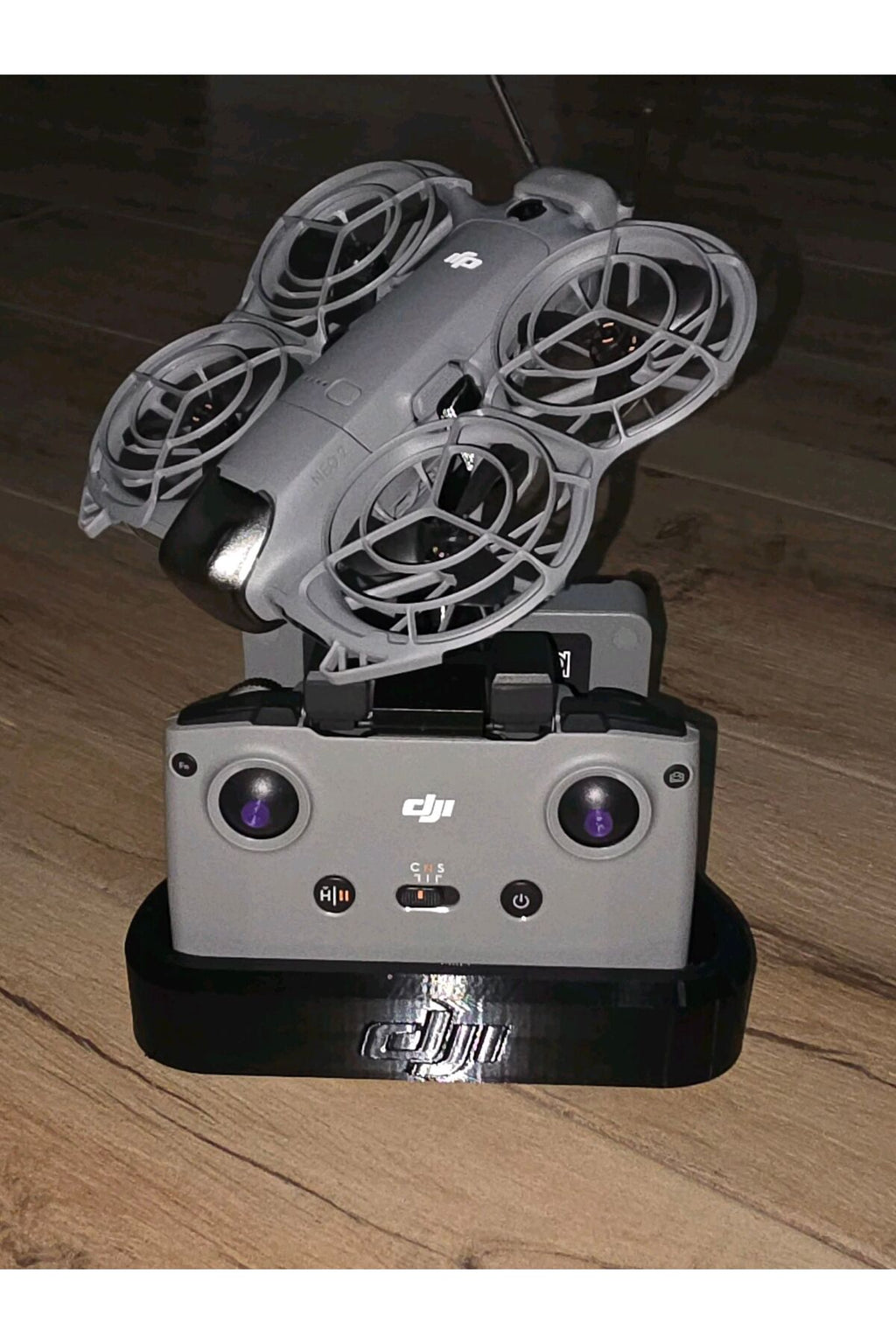 DJI Neo 2 Uyumlu Drone, Kumanda ve Şarj İstasyonu ve Sergileme Standı Kumanda ve Batarya Organizeri