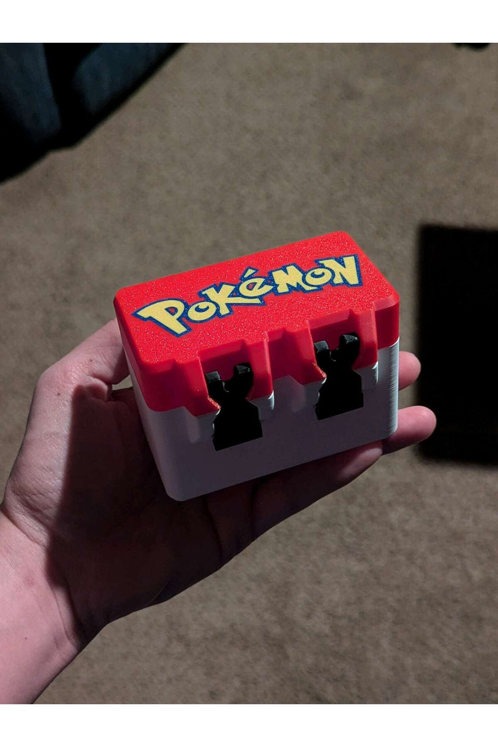 Pokemon TCG Kilitli Kart Organizeri ve Saklama Kutusu - Logolu 100'lük Çift Mandallı Deck Box