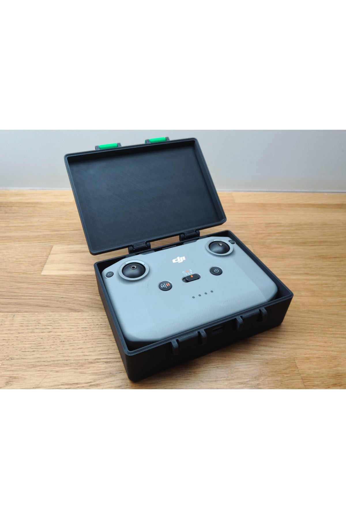 DJI RC-N3 Uyumlu Kumanda Saklama Kutusu - Snap-Lock Kilitli ve Şarj Girişli Drone Çantası