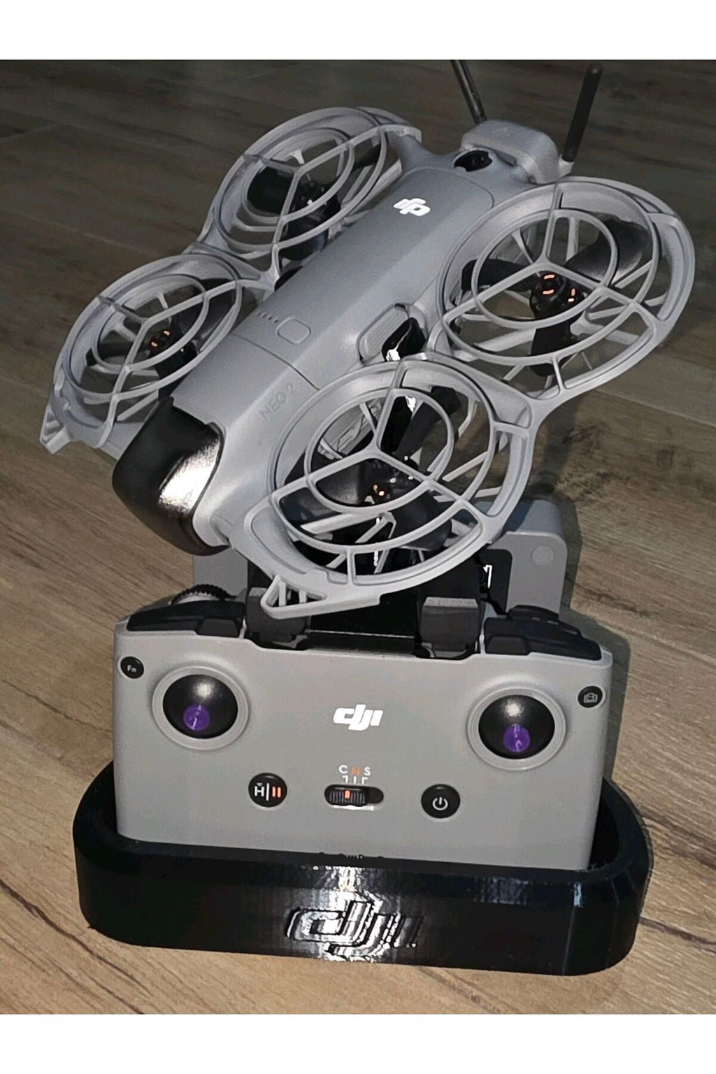 DJI Neo 2 Uyumlu Drone, Kumanda ve Şarj İstasyonu ve Sergileme Standı Kumanda ve Batarya Organizeri