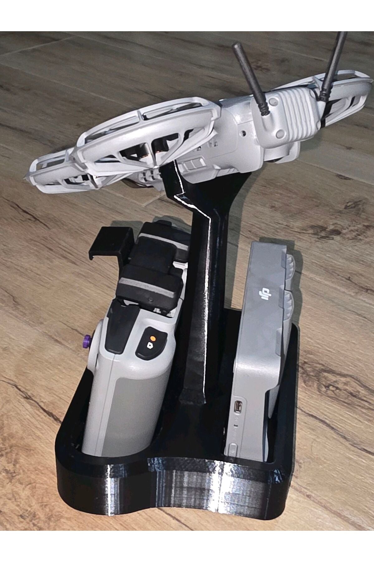DJI Neo 2 Uyumlu Drone, Kumanda ve Şarj İstasyonu ve Sergileme Standı Kumanda ve Batarya Organizeri