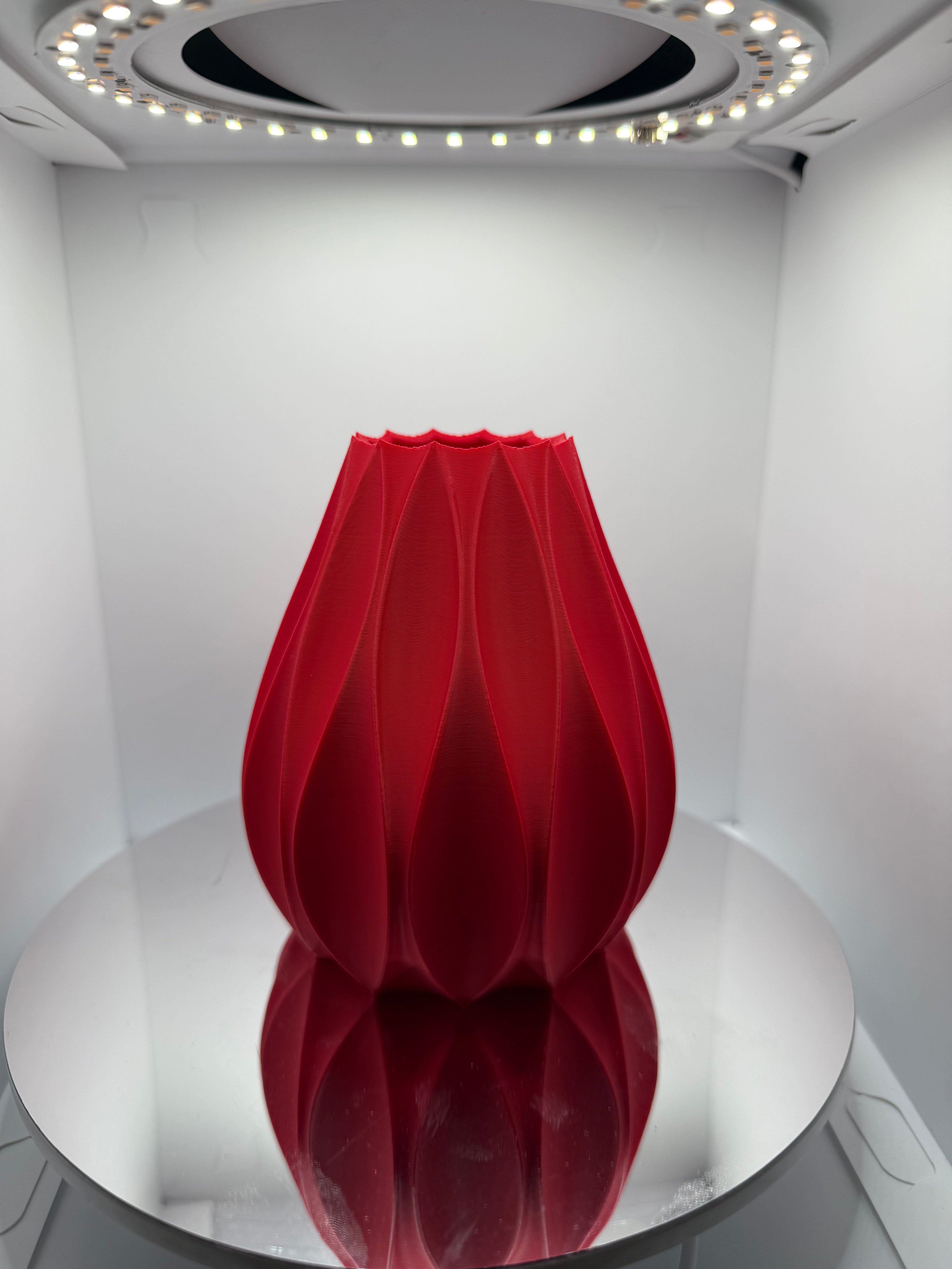 Kırmızı Lotus Vazo - Sevgililer Günü İçin Romantik & Dekoratif Hediye