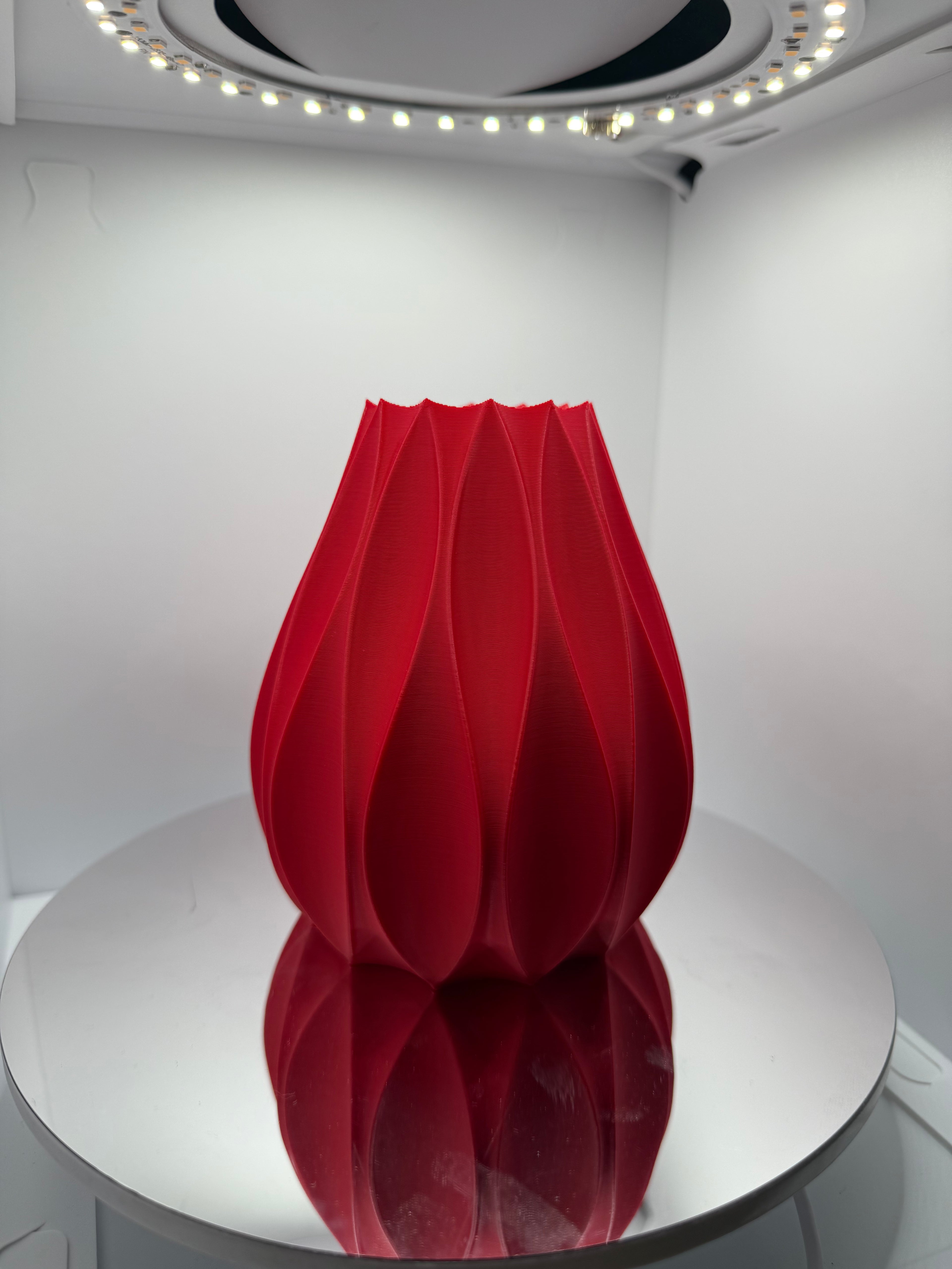 Kırmızı Lotus Vazo - Sevgililer Günü İçin Romantik & Dekoratif Hediye