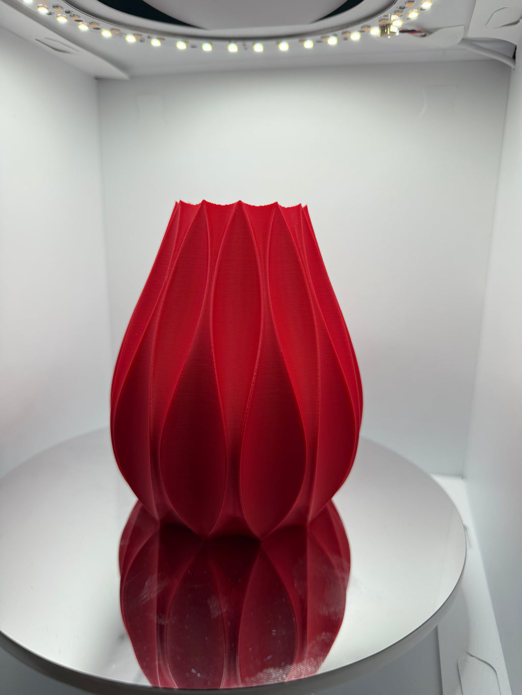 Kırmızı Lotus Vazo - Sevgililer Günü İçin Romantik & Dekoratif Hediye