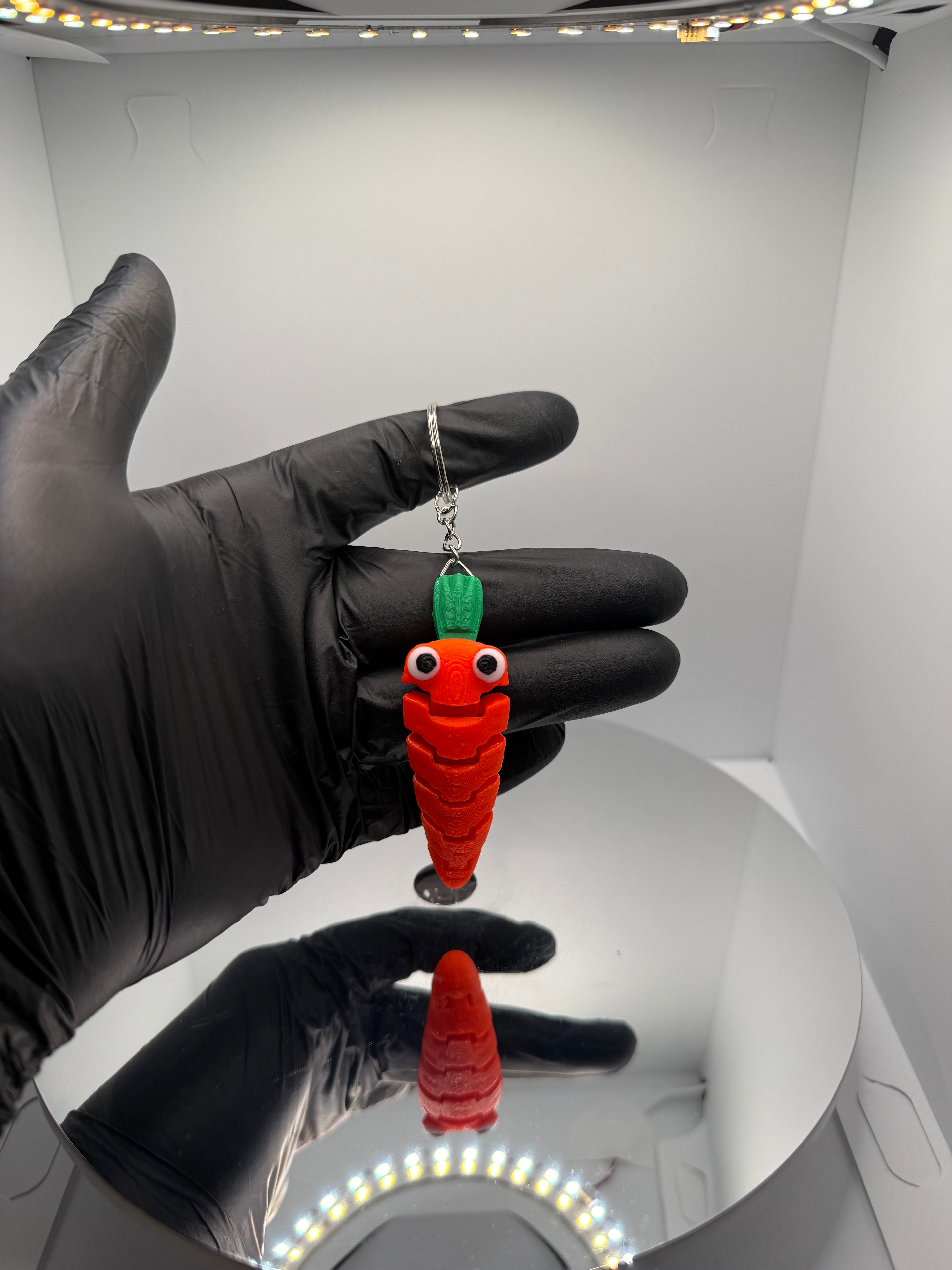 Hareketli ve Şaşkın Havuç Figürlü Anahtarlık