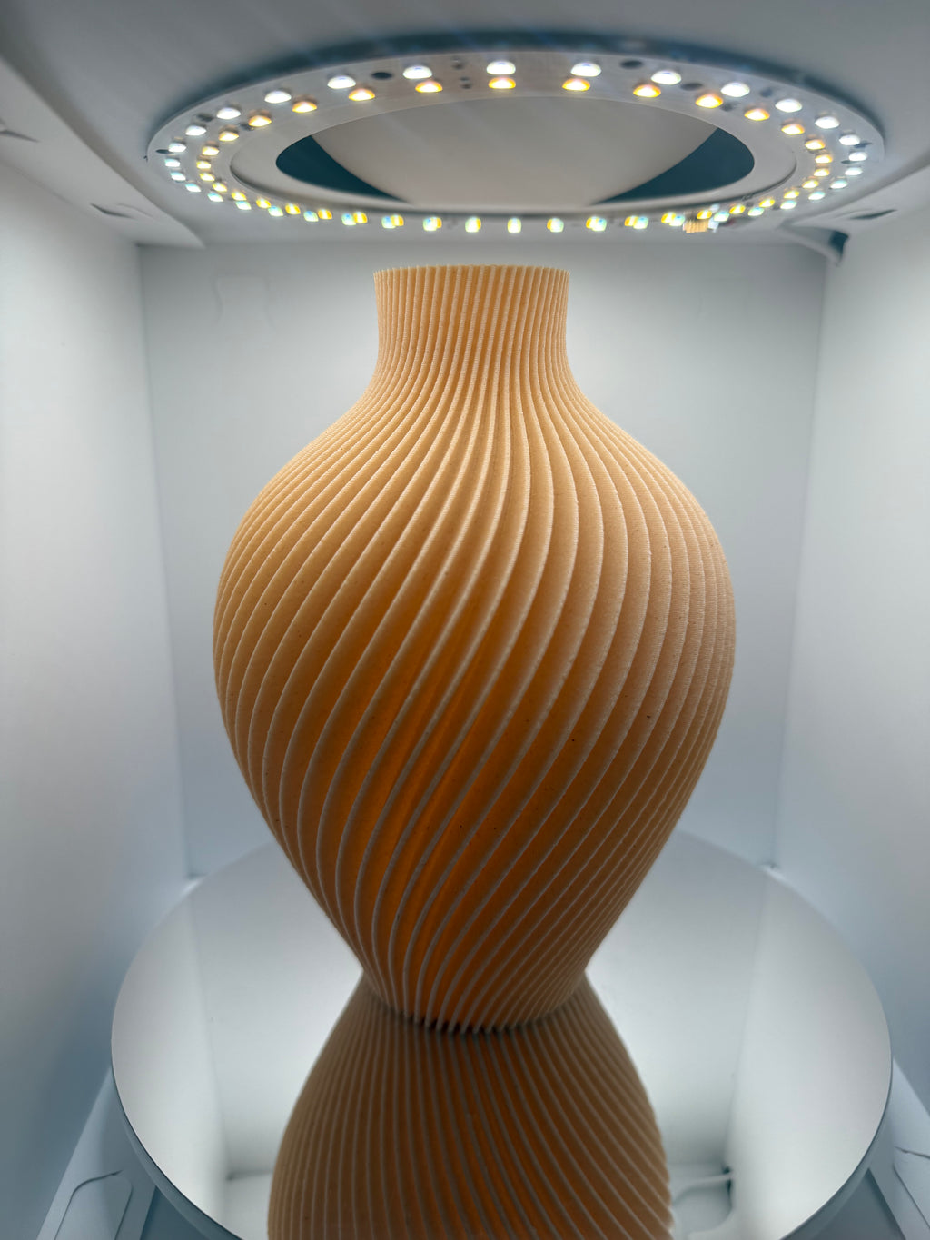 Modern Spiral Dokulu Tasarım Vazo - Dekoratif Sanat Objesi