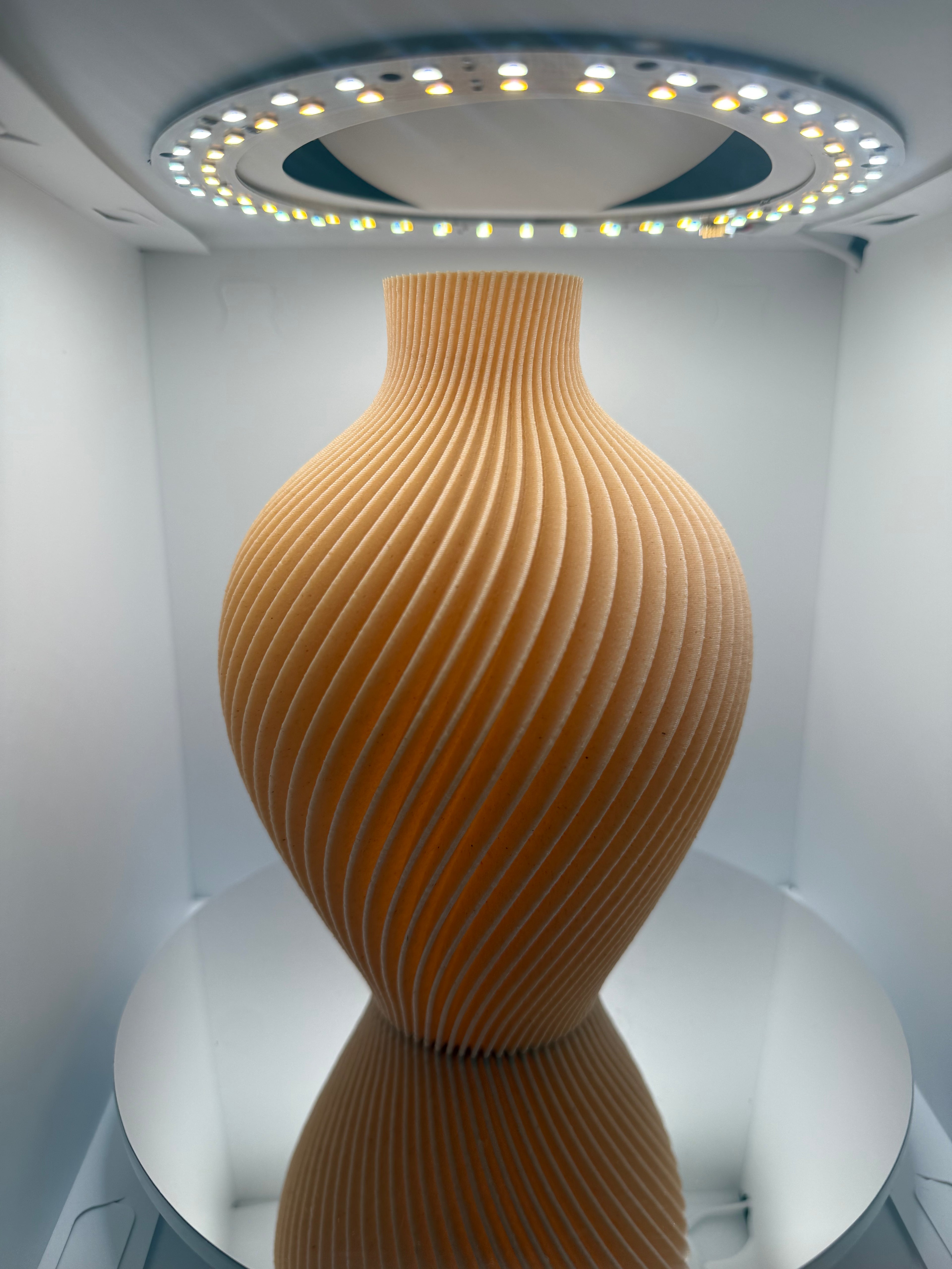 Modern Spiral Dokulu Tasarım Vazo - Dekoratif Sanat Objesi