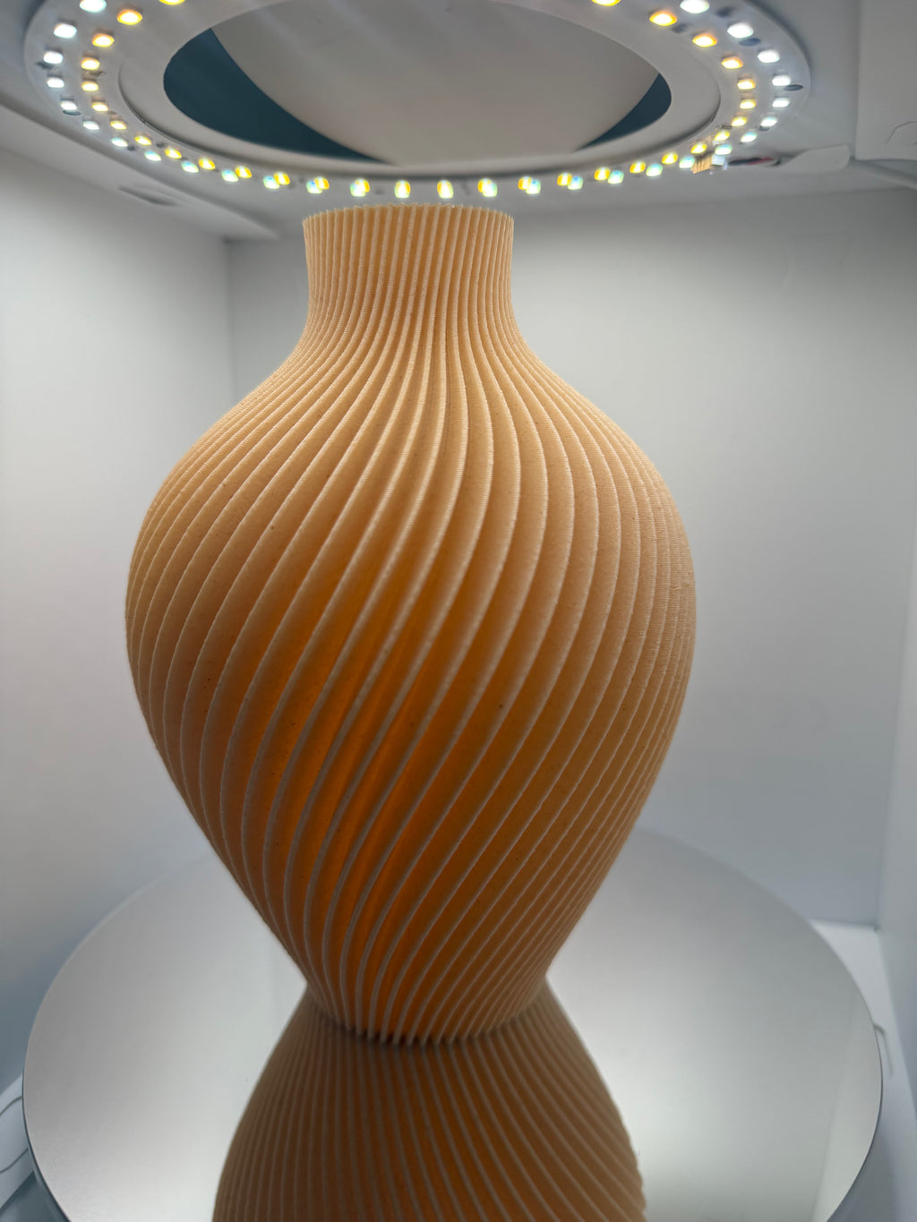 Modern Spiral Dokulu Tasarım Vazo - Dekoratif Sanat Objesi