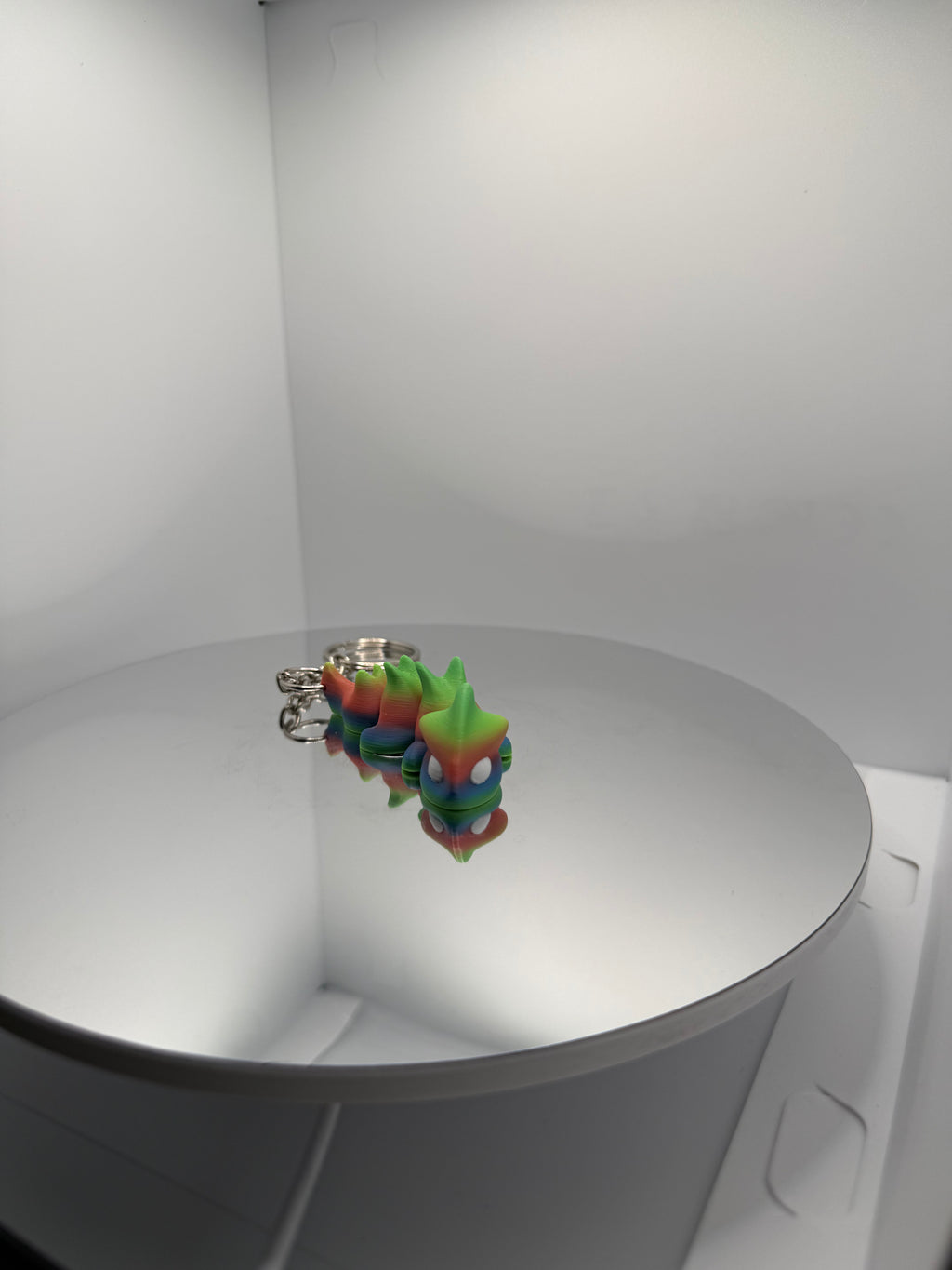 Dragon: Çok Renkli ve Hareketli Figür Anahtarlık