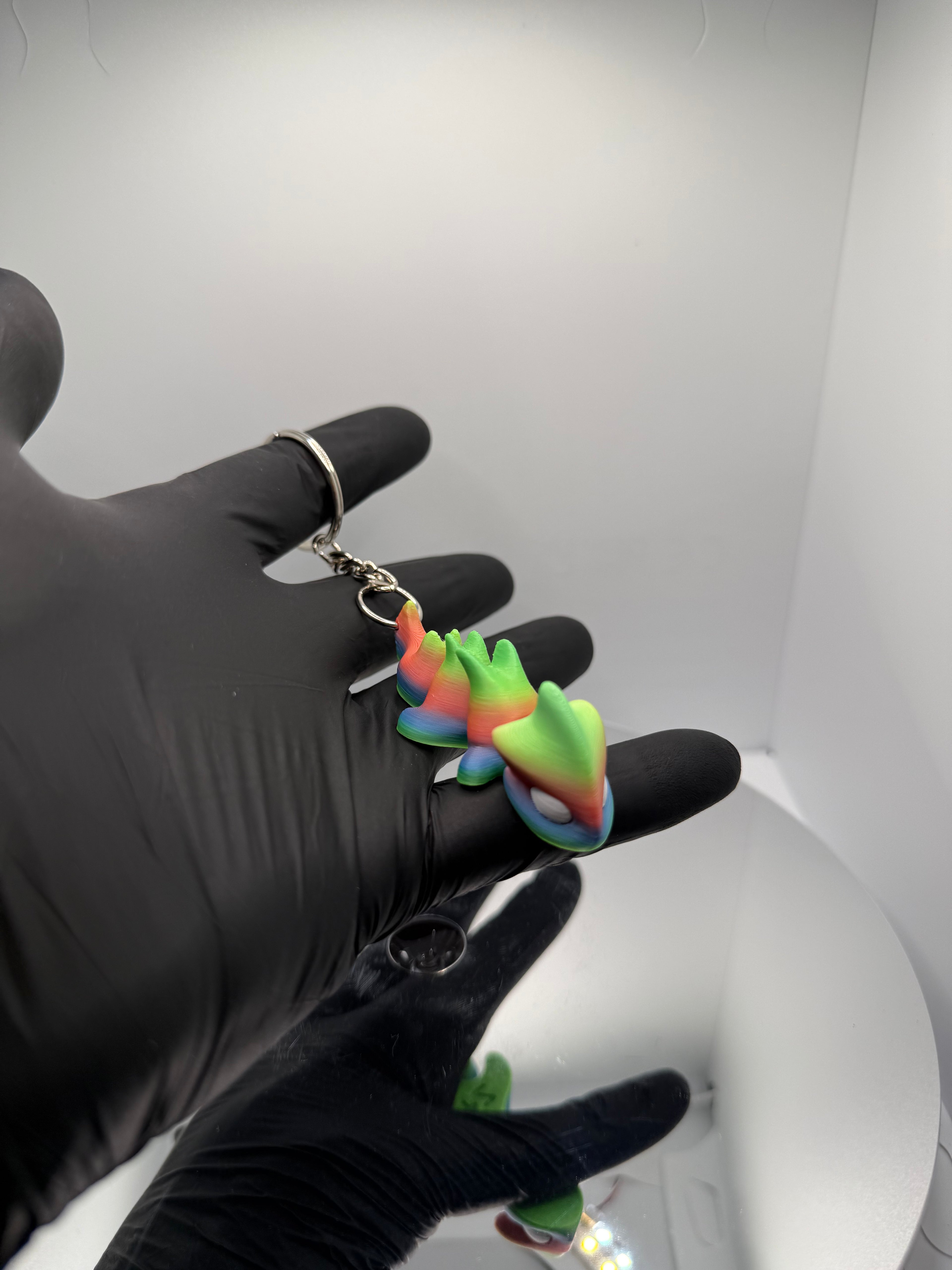 Dragon: Çok Renkli ve Hareketli Figür Anahtarlık