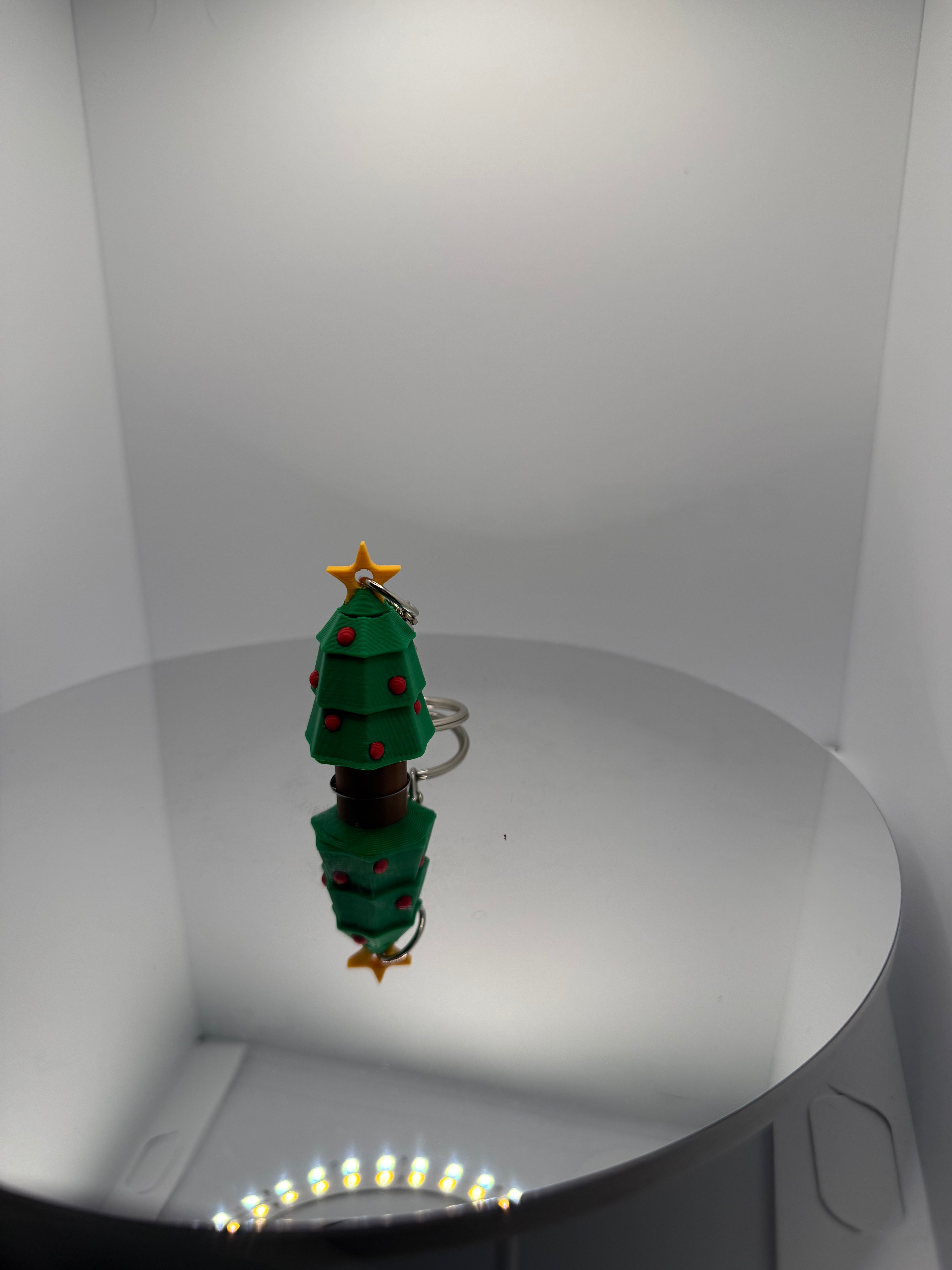 Kendi Etrafında Dönen Hareketli Yılbaşı Ağacı Anahtarlık