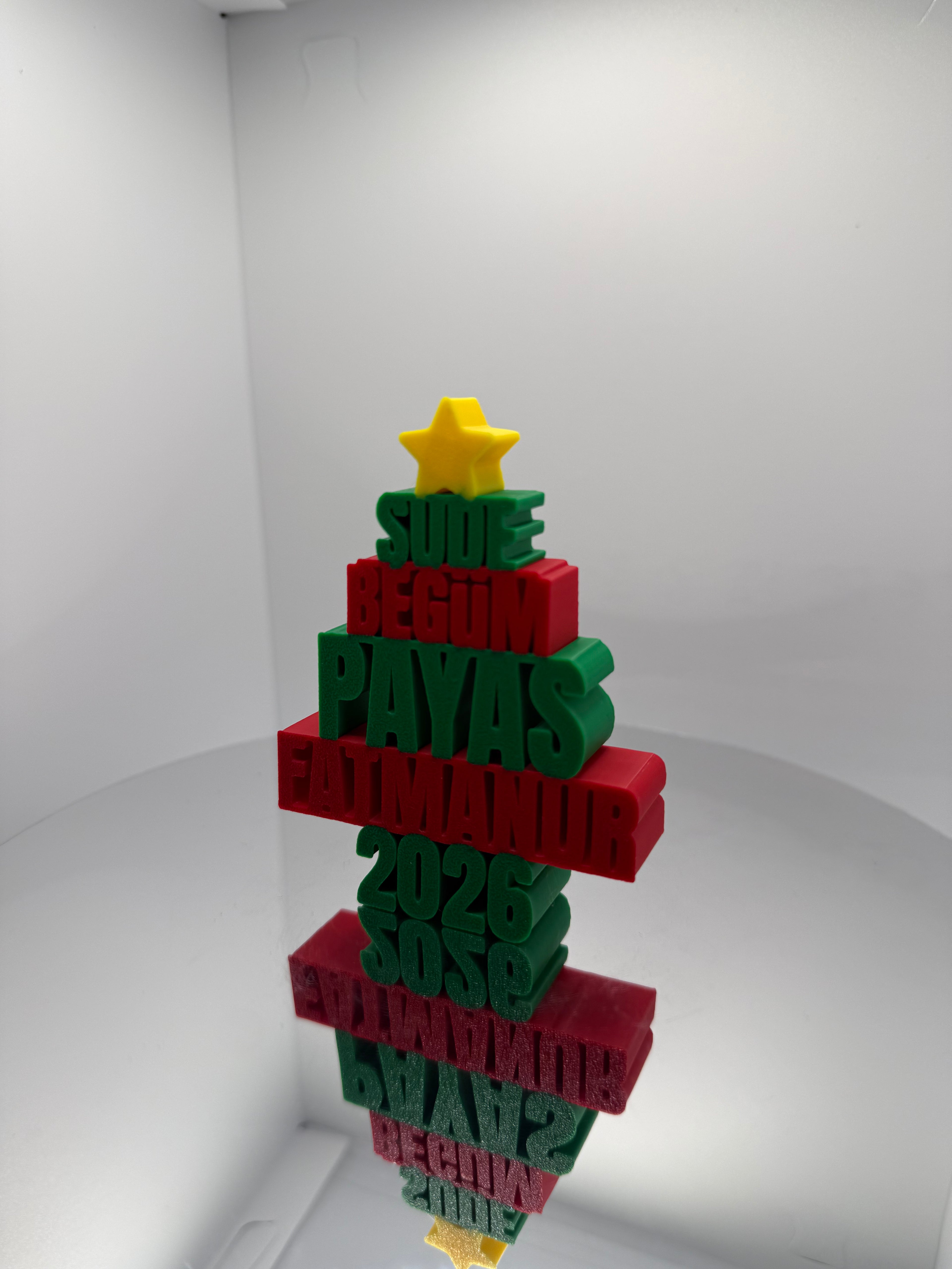 Kişiye Özel İsimli Yılbaşı Ağacı - 2026 Yeni Yıl Temalı Dekoratif Masa Süsü ve Hediye Biblo