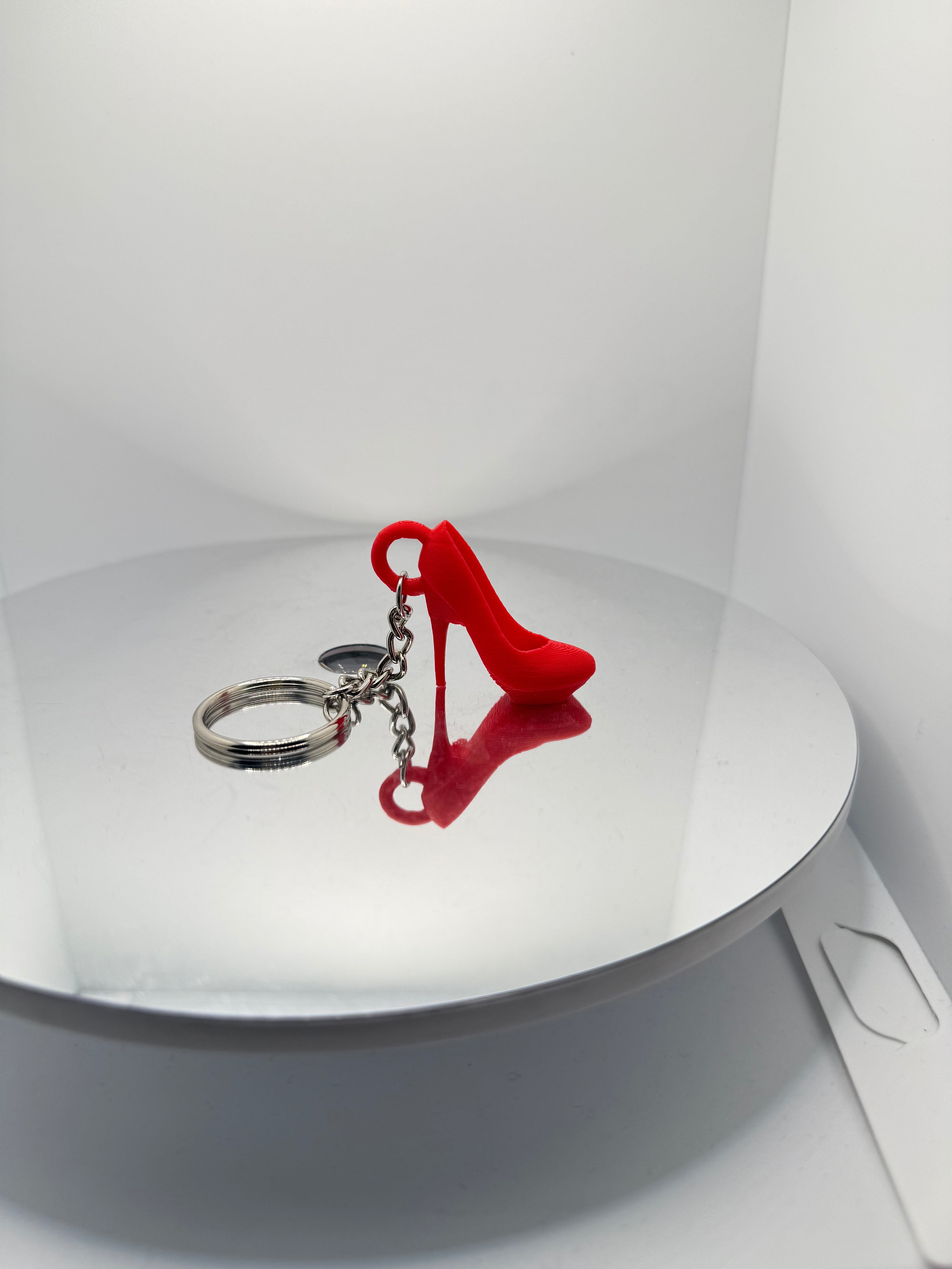 Zarif Kırmızı Topuklu Ayakkabı Anahtarlık - Şık Çanta ve Cüzdan Süsü