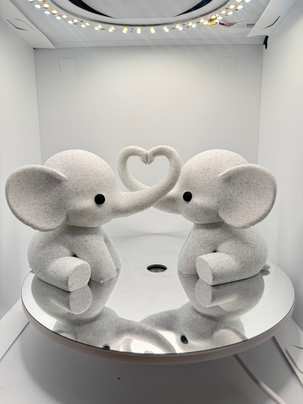 Kalp Yapan Filler Masaüstü Süsü - Modern Ev ve Ofis Dekorasyon Biblosu