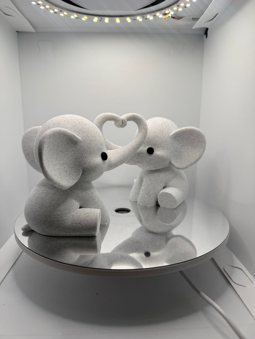 Kalp Yapan Filler Masaüstü Süsü - Modern Ev ve Ofis Dekorasyon Biblosu