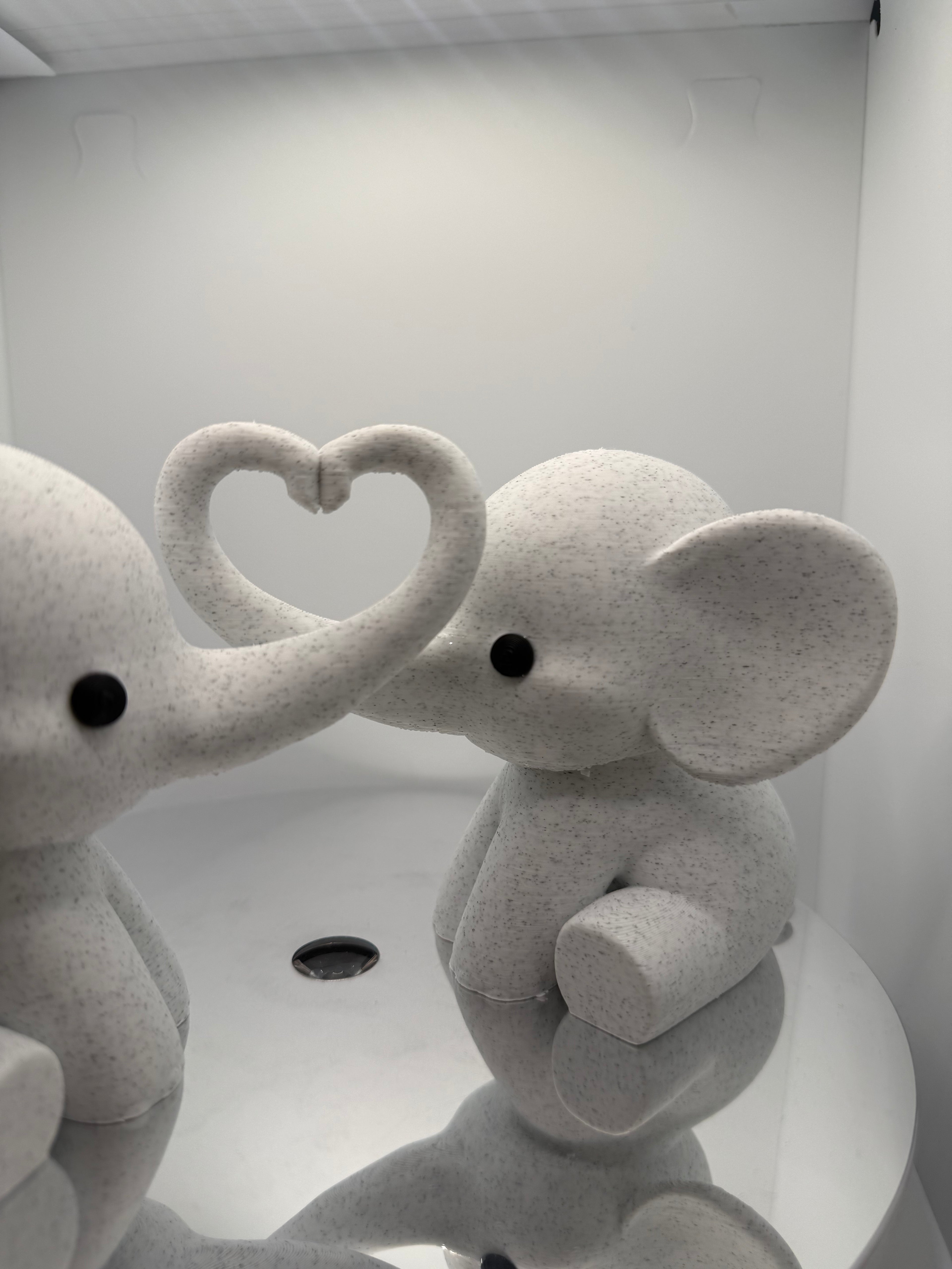 Kalp Yapan Filler Masaüstü Süsü - Modern Ev ve Ofis Dekorasyon Biblosu