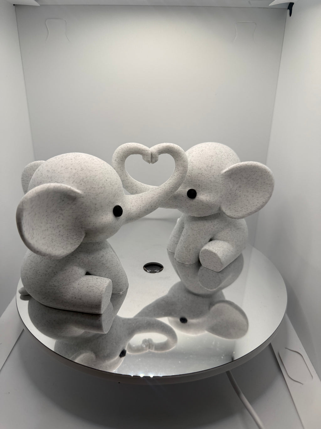 Kalp Yapan Filler Masaüstü Süsü - Modern Ev ve Ofis Dekorasyon Biblosu