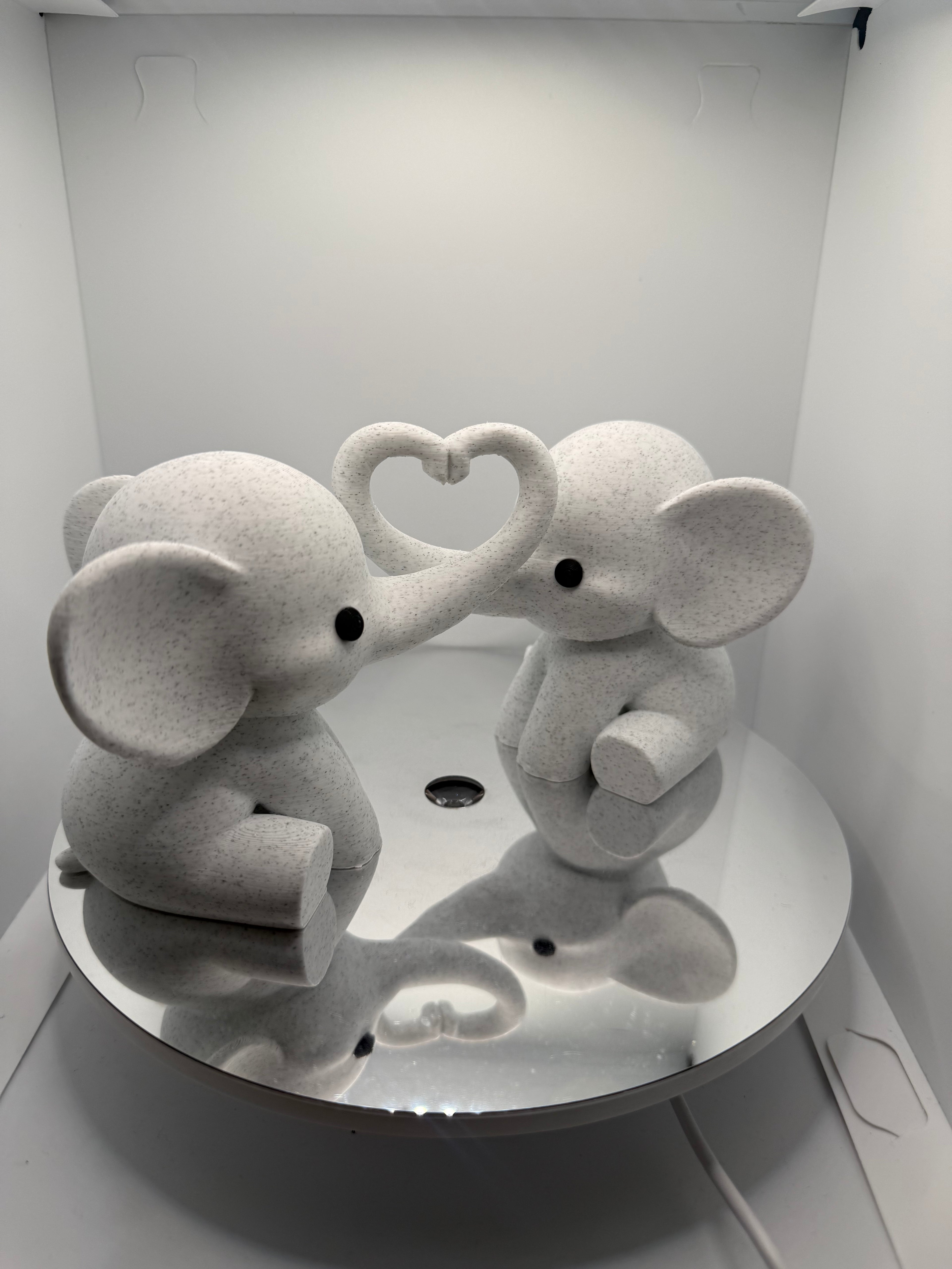 Kalp Yapan Filler Masaüstü Süsü - Modern Ev ve Ofis Dekorasyon Biblosu