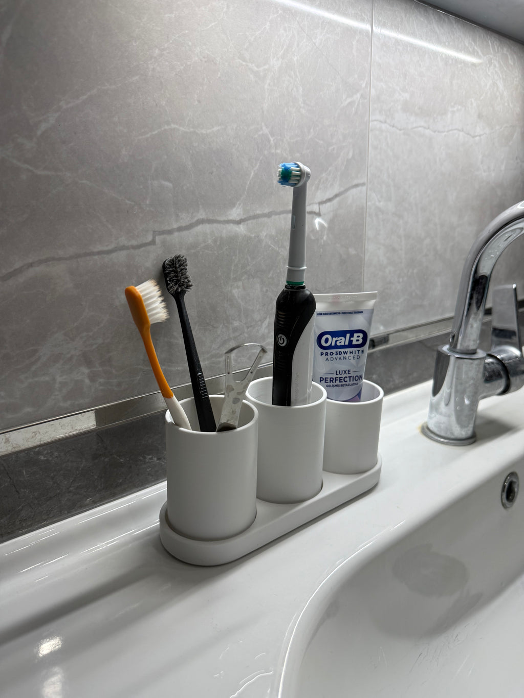 Minimalist 4 Parçalı Banyo Organizeri ve Diş Fırçalık Standı