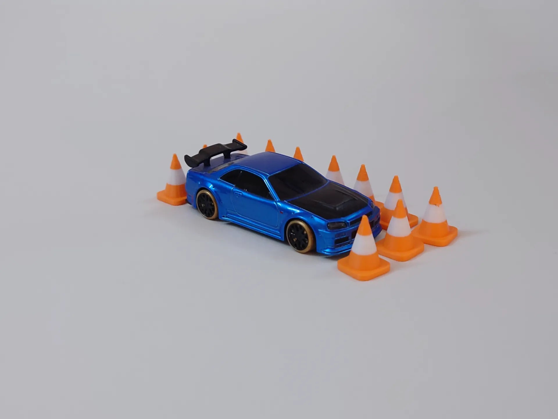 1/76 Ölçekli Mini Trafik Konisi Seti - 10 Adet (Hot Wheels & Diorama Aksesuarı)