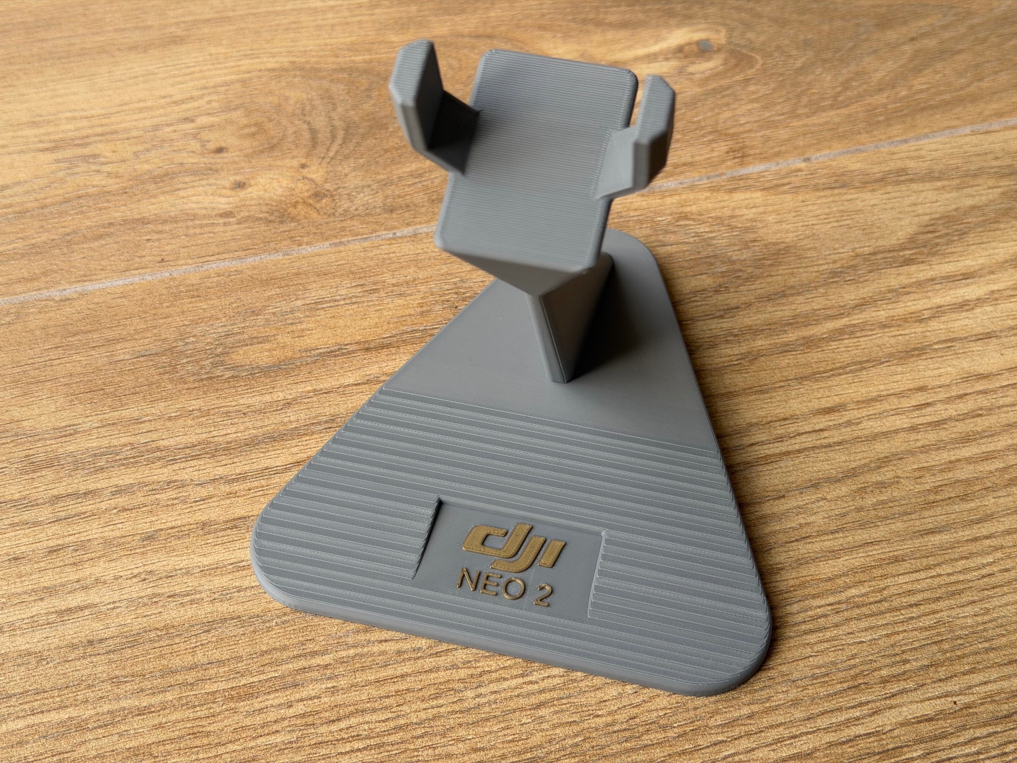 DJI NEO 2 Özel Tasarım Sergileme Standı - Drone Masaüstü Tutucu
