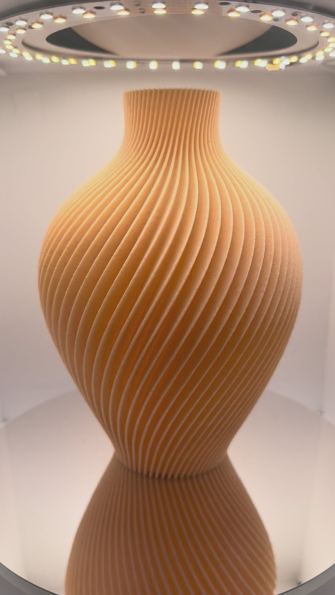 Modern Spiral Dokulu Tasarım Vazo - Dekoratif Sanat Objesi