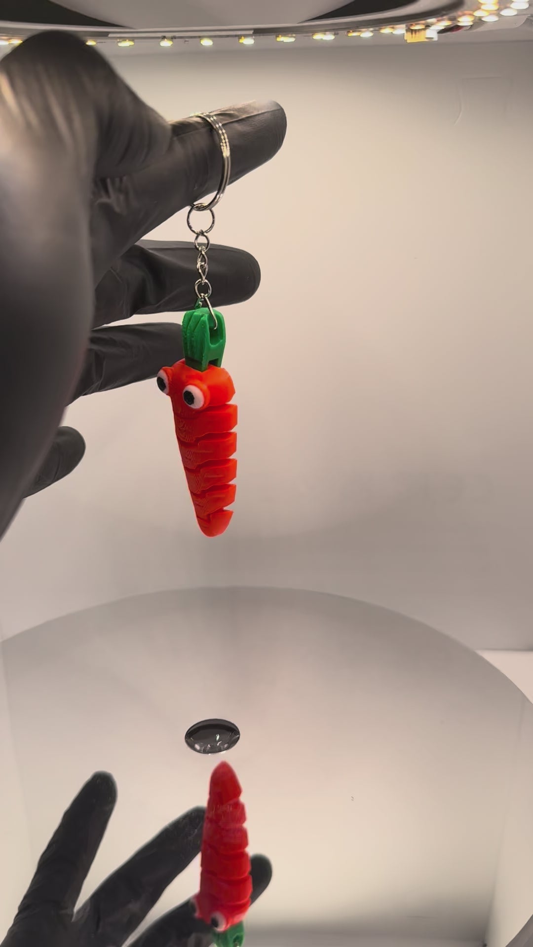 Hareketli ve Şaşkın Havuç Figürlü Anahtarlık